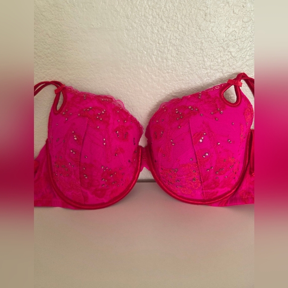 Victoria's Secret Other - Victorias Secret 38 DD Pink Embellished Women's Bra NEVER WORN